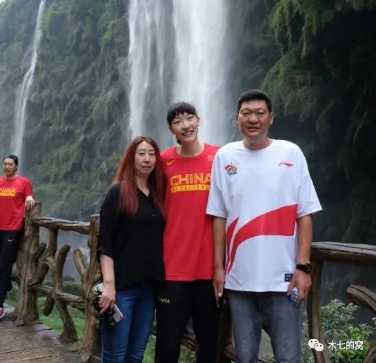 最新精品亚洲成a人在线观看